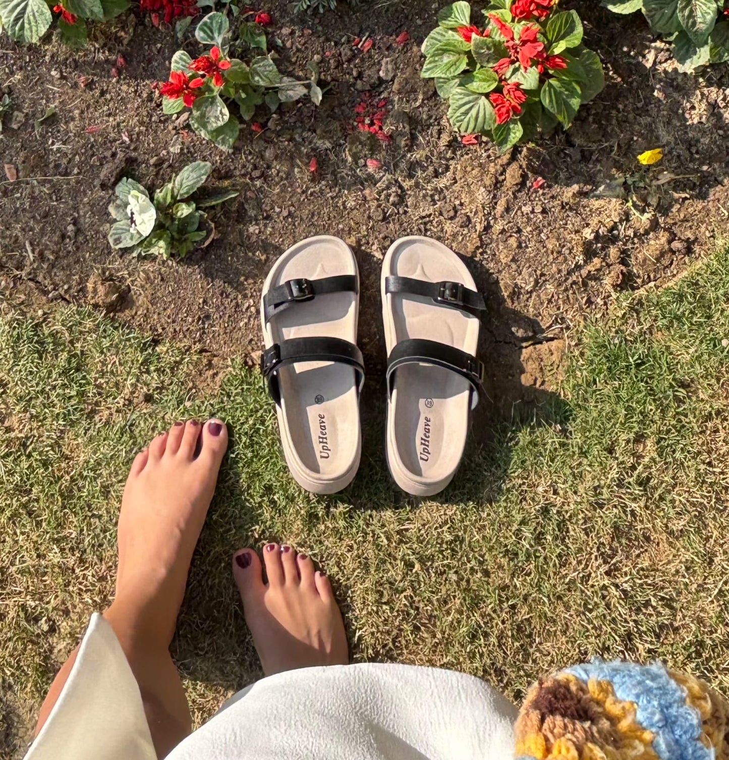 Women’s Vegan Leather Flat Sandals - Black