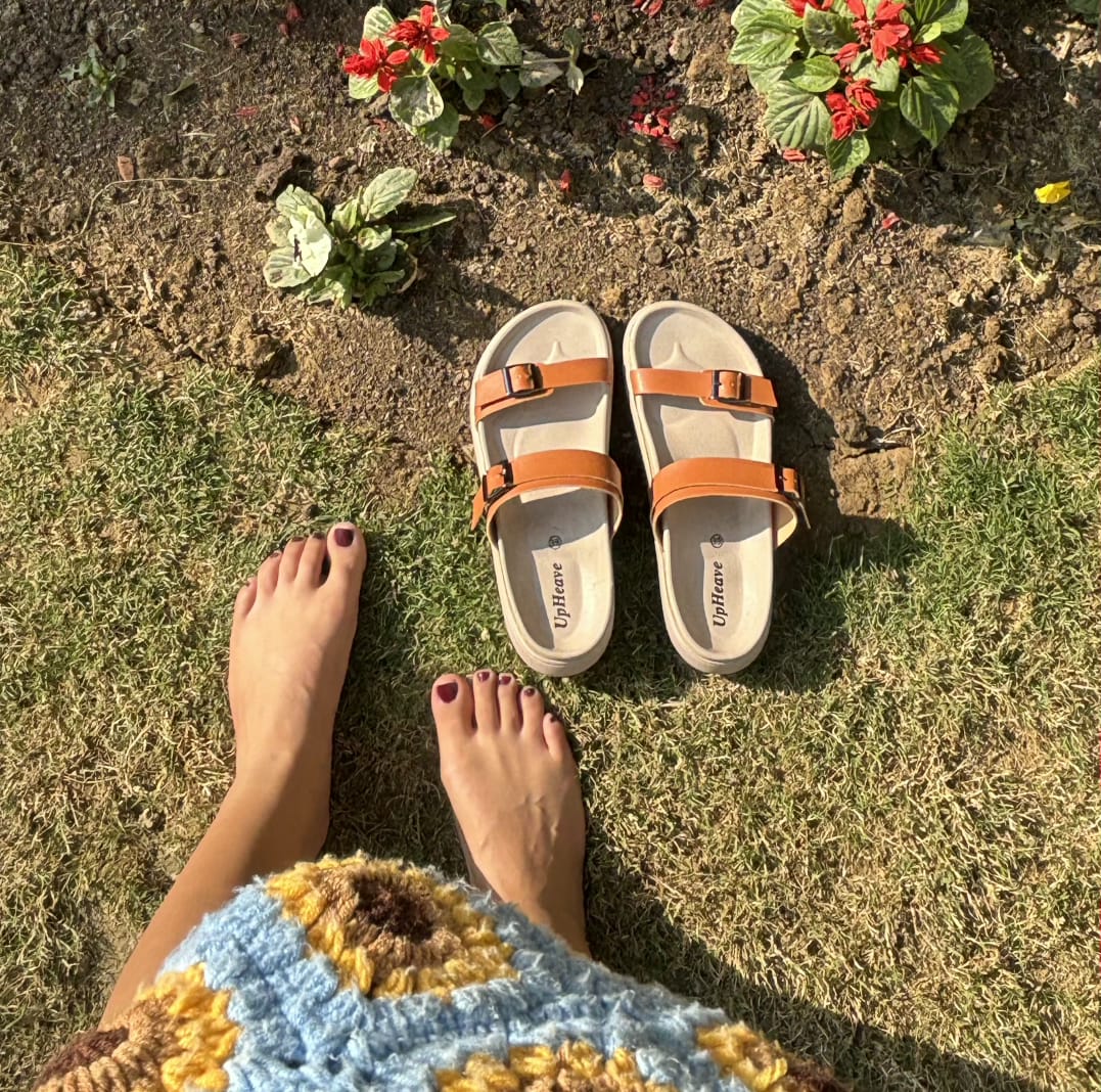 Women’s Vegan Leather Flat Sandals - Tan